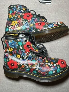 RARE Dr. Martens 101 Wanderlust Floral 6-Eye Lace-Up Combat Boots - Black Multi